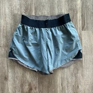 Lululemon Go The Distance 4" Short Reversible Size 6